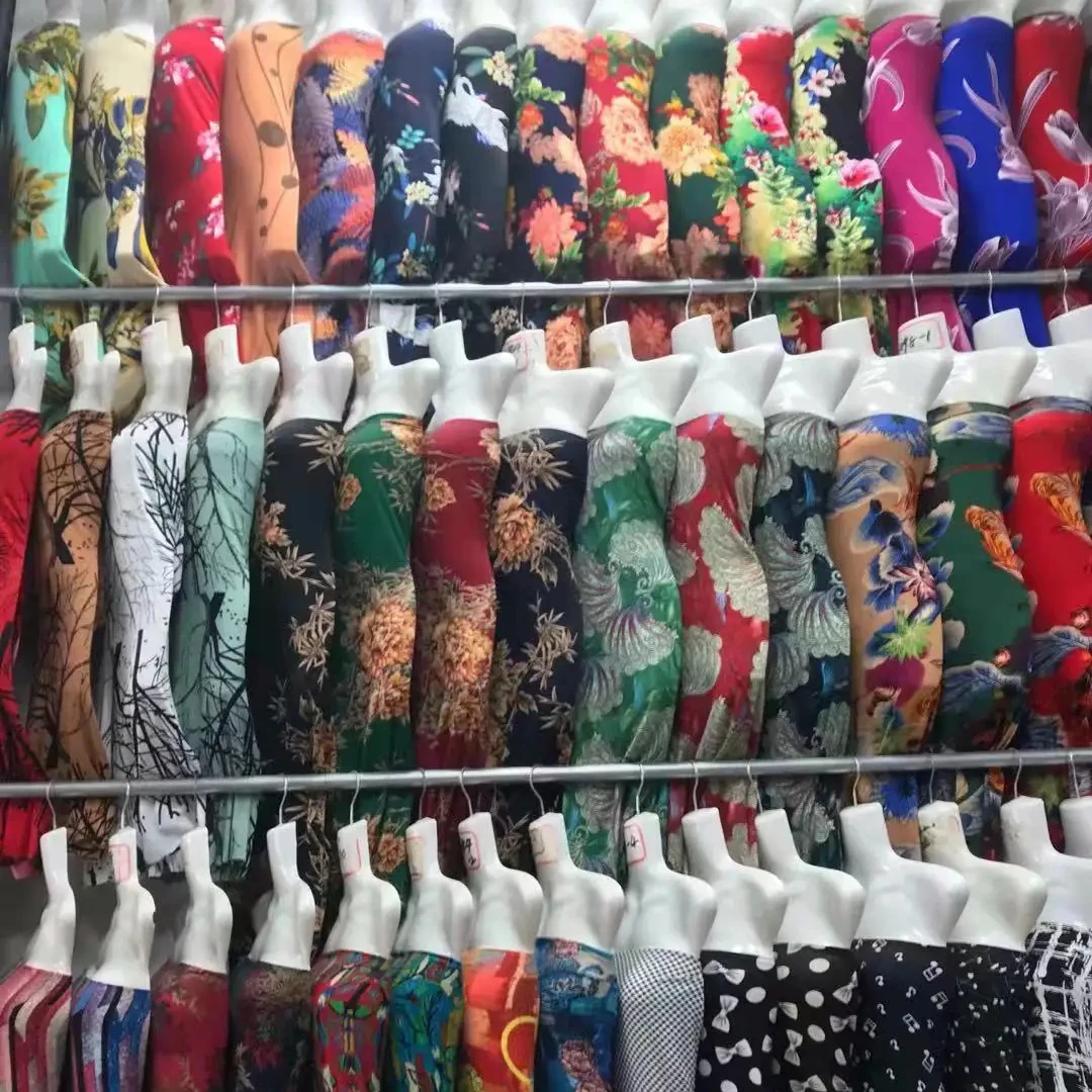 Stock Lot Print 100 Rayon Challis Fabric for Korea Indonesia Rayon Spandex Fabric Viscose Rayon Fabric for Women Dress