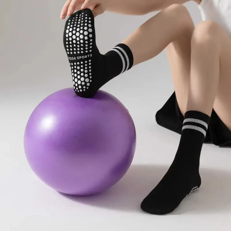 REMOULD custom women's yoga grip socks with logo non slip anti slip gym pilates yoga socks custom logo
