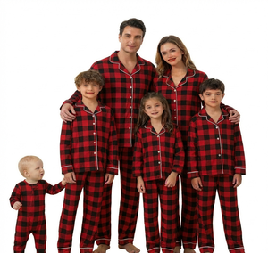 Conjunto de pijamas familiares simples e elegantes em xadrez vermelho e preto para o Natal. - Product Image 6