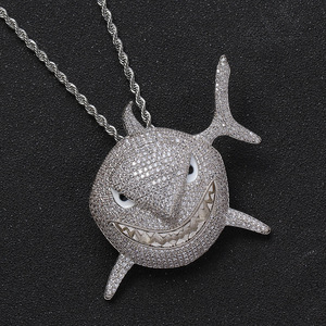Grand pendentif requin, collier pour homme personnalisé en cuivre incrusté de zircon, style hip-hop imposant. - Product Image 4