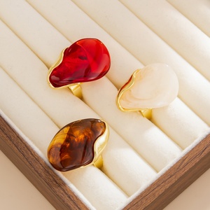 Cincin Resin Akrilik Geometris Tak Beraturan untuk Wanita, Aksesoris Cincin Jari yang Dapat Disesuaikan, Perhiasan Fashion, Hadiah - Product Image 3