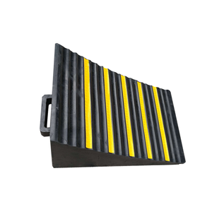 Zwaar Uitgevoerd Zwart Veiligheidsvoertuig Zwart En Geel Rubberen Vrachtwagen Wiel Chock Auto <span class=keywords><strong>Stopper</strong></span> Voor Parkeren En Laden Verkoop - Product Image 6