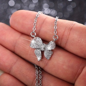 Collana con Ciondolo a Fiocco per Donne, Stile Elegante con Pietre Scintillanti, Catena per Clavicola - Product Image 3
