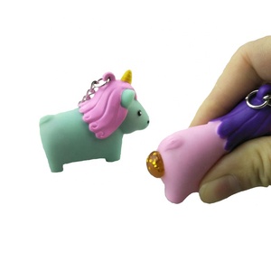 Porte-clés <span class=keywords><strong>licorne</strong></span> en plastique populaire porte-clés de <span class=keywords><strong>caca</strong></span> de nouveauté de dessin animé 3D - Product Image 1
