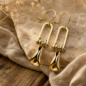 Orecchini pendenti vintage a forma di campanella a vento con fiori, delicati gioielli floreali da donna - Product Image 3
