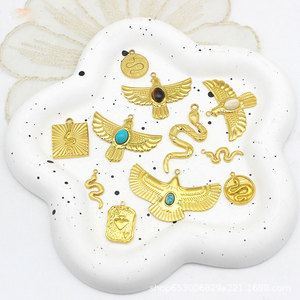 Pulsera de Acero Inoxidable 316L con Baño de Oro PVD de 14k/18k y Dije de Águila, Personalizable para Pulseras y Collares - Product Image 2