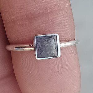 Anillo de piedras preciosas de labradorita hecho a mano indio para niñas, joyería de plata de ley 925 hecha a medida, venta al por mayor, anillos de plata fina, joyería - Product Image 2