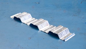 Machine de profilage de poutrelles de plancher de construction, ligne de fabrication de supports de plaques d'acier structurel, largeur 1200 mm, dispositif de pompage à roulement - Product Image 6