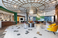 Meubles sur mesure pour hall d'hôtel moderne et appartements : comptoir de réception, fauteuils lounge en velours et ensembles de salle à manger écologiques, directement de l'usine