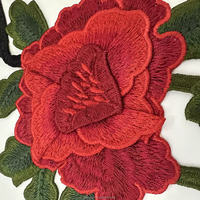 Vente en gros de patchs brodés 3D en forme de rose de haute qualité, fabriqués en usine au Shandong, appliqués en sergé à coudre pour vêtements et chapeaux