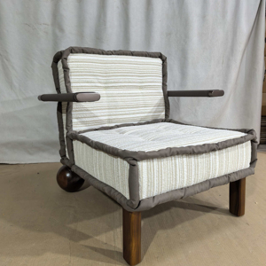 Poltrona Lounge Classica Spagnola dal Design Unico, Arredamento per Villa, Sedia Imbottita con Struttura Morbida per Soggiorno, Casa e Appartamento - Product Image 1