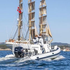 CE-Zertifiziertes Sportliches Doppelmodell Aluminium 480 Hypalon Festrumpfschlauchboot zum Angeln, Surfen, für Outdoor-Aktivitäten, aus PVC-Glasfaser-RIB - Product Image 2