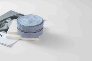 Caja de Joyería Redonda de Terciopelo con Logotipo Personalizado – Elegante Estuche de Viaje para Guardar Joyas, Ideal para Collares y Joyería Fina - Product Image 4