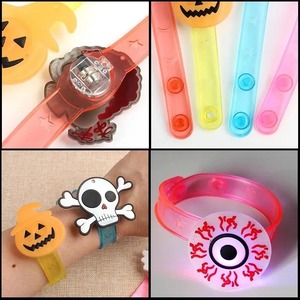 Pulsera LED de Calabaza de Plástico para Niños, Baja Potencia Láser, para Halloween y Navidad - Decoración para Fiestas en Interiores, Acepta Pedidos Pequeños - Product Image 3