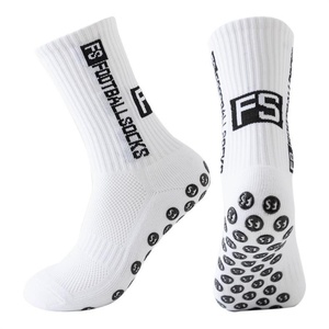 <span class=keywords><strong>Chaussettes</strong></span> de football antidérapantes en gros avec logo personnalisé, points en silicone, respirantes, <span class=keywords><strong>chaussettes</strong></span> athlétiques mi-mollet OEM ODM <span class=keywords><strong>OEKO</strong></span>-<span class=keywords><strong>TEX</strong></span> 100 - Product Image 2