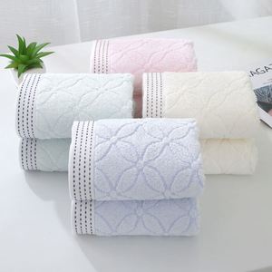 Serviette de bain 100% coton - Vente en gros pour hôtels, maisons et spas, 400 GSM, douce - Product Image 1
