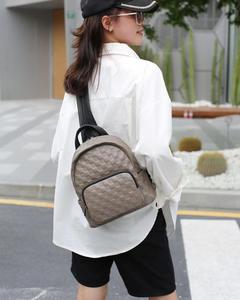 Mochila para mujer, bolso de pecho de doble propósito, bolsos de hombro de cuero de vaca auténtico con relieve, mochilas para mujer - Product Image 3