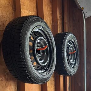 Ganchos de Garaje para Herramientas Pesadas, Soporte de Pared Resistente, Sistema de Almacenamiento de Neumáticos con Revestimiento Antideslizante para Bicicletas, Escaleras y Sillas - Product Image 2