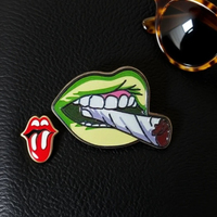 Broche tendance en forme de lèvres vertes sexy avec cigarette, broche unique pour femme, accessoire de mode quotidien, clip pour foulard, mini sac à vêtements mignon