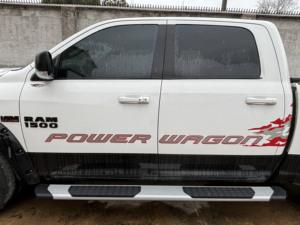 Ventes chaudes Marchepieds latéraux en alliage d'aluminium Argent+Noir Style sportif Accessoires pour camionnettes compatibles Tacoma <span class=keywords><strong>Ram</strong></span> <span class=keywords><strong>1500</strong></span> - Product Image 2