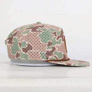 Gorra Snapback OEM Personalizada de 5 Paneles con Parche de Cuero Deportivo, Diseño de Camuflaje 'Old School Duck', Agujeros Cortados con Láser y Logotipo, Venta al por Mayor - Product Image 2