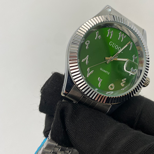 Reloj de cuarzo para mujer, versátil y elegante, con esfera de color suave y un diseño redondo brillante. - Product Image 3