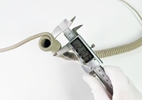 PVC-Spiralkabel mit Mehreren Adern 5*2,5mm Kupferkabel mit Angepasstem Stecker Federisolierter Elastischer Glänzender PU-Kabel für Maschinen-KK