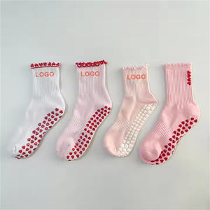 Chaussettes de sport antidérapantes pour femmes, avec broderie florale et volants, pour le fitness, le pilates, courtes, jeunes, originales, OEM, monogramme - Product Image 4