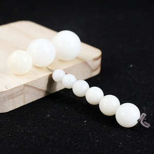ลูกปัดไม้หลิงกู่ซี ทรงกลม สีขาว สำหรับทำสร้อยข้อมือ DIY บรรจุภัณฑ์แบบแพ็คใหญ่ ลูกปัดแบบกระจาย แหล่งกำเนิดหางโจว - Product Image 1