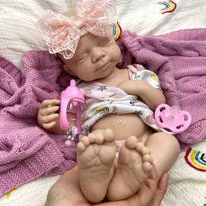 Poupées réalistes en silicone reborn, avec un blush naturel dégradé, un sourire apaisant pour les conseillers en deuil et la lutte contre l'isolement - Product Image 2