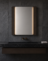 Miroir de salle de bain rectangulaire sur mesure en gros avec panneaux latéraux en bois foncé et lumière chaude pour projets hôteliers et commerciaux
