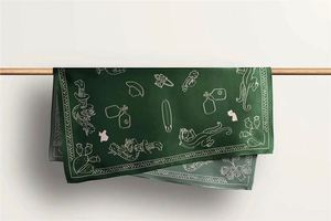 ผ้าพันคอโพลีเอสเตอร์ลายโรแมนติก เหมาะสำหรับของชำร่วยงานแต่งงานและของขวัญงานเลี้ยงเจ้าสาว - Product Image 3