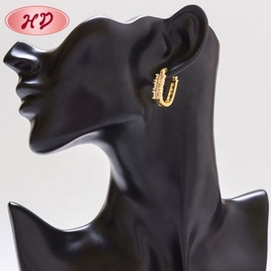 เครื่องประดับแฟชั่นยุโรป ต่างหูทองบราซิลแบบ Huggie ขายส่งสำหรับวันครบรอบ - Product Image 6