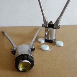 Machine de scellage de cylindre pour seau de peinture industrielle TEBAK, outil de serrage de rouleau pour baril d'huile, engrenage central - Product Image 4