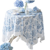 Nappe de table rectangulaire moderne en coton brodé bleu floral, imperméable et durable, avec bord festonné, pour usage domestique
