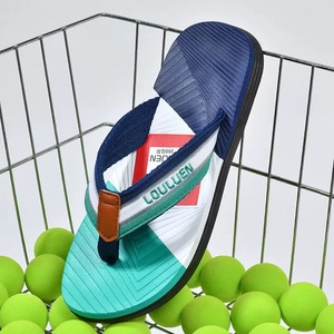 Tongs de <span class=keywords><strong>luxe</strong></span> pour hommes à bout ouvert, antidérapantes, semelle PVC, pour la plage, avec logo gaufré, doublure en maille, directement de Chine - Product Image 4