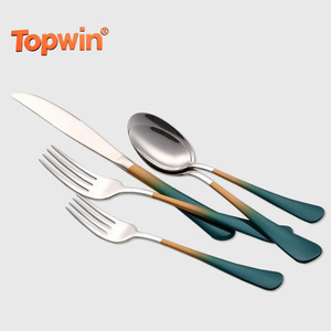 Hermoso Juego de Cubiertos Modernos de Acero Inoxidable con Cuchara, Tenedor y Cuchillo Plateados, Aptos para Lavavajillas y Duraderos para Fiestas y Uso Familiar - Product Image 1
