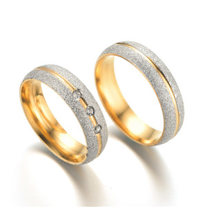 Joyería <span class=keywords><strong>de</strong></span> acero inoxidable para parejas, <span class=keywords><strong>anillos</strong></span> <span class=keywords><strong>de</strong></span> mezcla <span class=keywords><strong>de</strong></span> doble color <span class=keywords><strong>de</strong></span> cristal chapado en oro <span class=keywords><strong>de</strong></span> 18k - Product Image 3