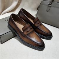 Chaussures habillées de luxe à enfiler pour hommes, mocassins en cuir à semelle épaisse, chaussures patinées personnalisées en usine, look sur mesure haut de gamme à prix d'usine
