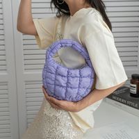 Nouveau sac sous le bras coréen tendance et élégant pour femme, design matelassé à carreaux et effet nuage