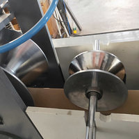 Type L et V, vitesse de 40m par minute, coupe servo, coins en carton pressé, machine avec trous de perçage
