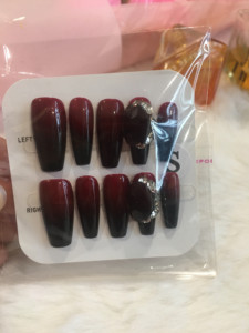 Arte 3D hecho a mano acrílico artificial ataúd largo diseñado personalizado falso prensa <span class=keywords><strong>de</strong></span> <span class=keywords><strong>uñas</strong></span> vino rojo diamante prensa en las <span class=keywords><strong>uñas</strong></span> - Product Image 6
