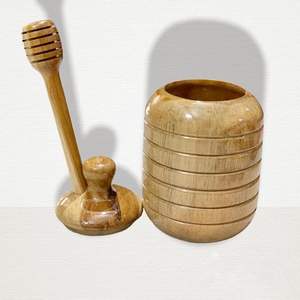 Tarro de miel de vidrio superventas con cucharón de madera y tapa hermética para almacenamiento de miel y jarabe, fácil de servir, disponible para la venta. - Product Image 4