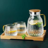 Tasse en verre sculpté transparent à rayures verticales avec poignée pour boire de l'eau lait café vin tasse en verre gaufré