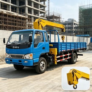 Mini-grue à trois roues à double alimentation, très demandée, avec plusieurs sections de flèche pour travaux de levage en milieu rural, intérieur et sites étroits - Product Image 1