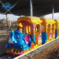 Nouvelle conception de petites montagnes russes en forme de chenille à vendre / Manèges électriques sur rail pour enfants / Famille