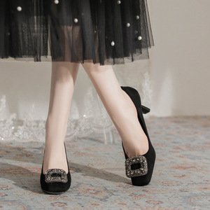 Chaussures à talons hauts pour femmes grandes tailles et à coupe large, escarpins confortables pour mariage et soirée avec largeur supplémentaire et soutien de la voûte plantaire, talon épais - Product Image 2