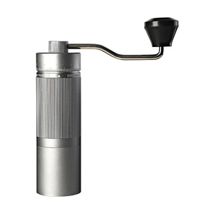 เครื่องบดเมล็ด<span class=keywords><strong>กาแฟ</strong></span><span class=keywords><strong>แบบ</strong></span>มือหมุนอะลูมิเนียม ปรับระดับได้ภายนอก พร้อมแกนสแตนเลส ดีไซน์เรียบง่าย - Product Image 5