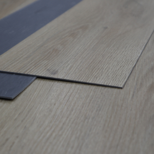 Revêtement de sol LVT ignifuge et imperméable, dalles de vinyle PVC à coller, fabricant coréen pour la sécurité des sols des bâtiments commerciaux - Product Image 1