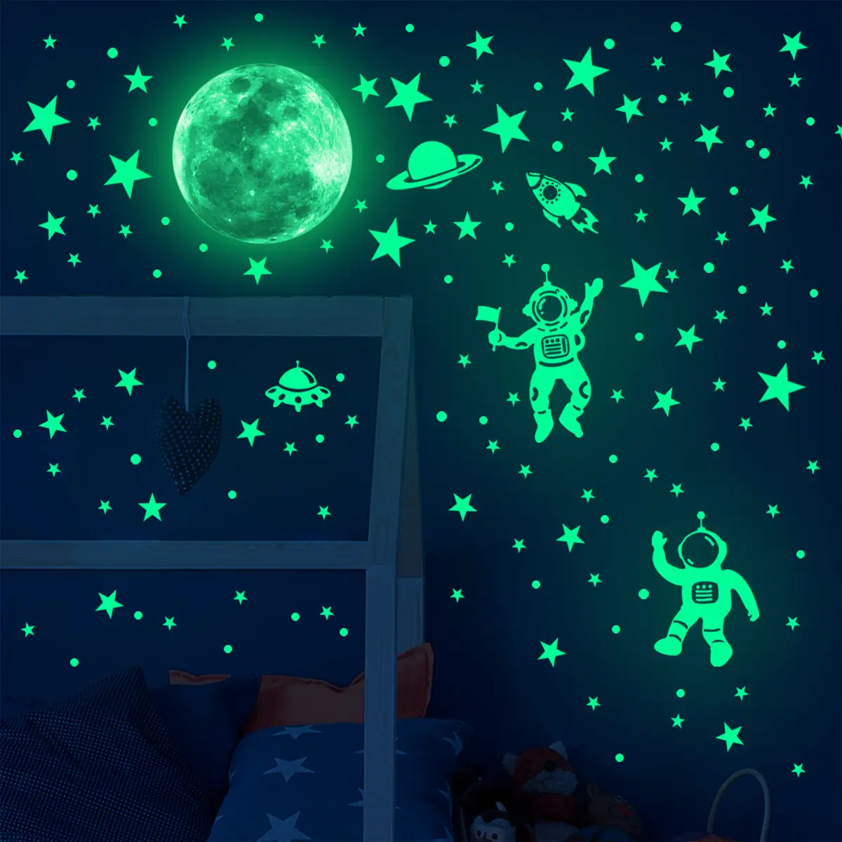 Starry Astronaut Nightlight Wall Decal DIY Wall sticker Glow in the night Kids bedroom 3d sticker Adhesive Sticker
